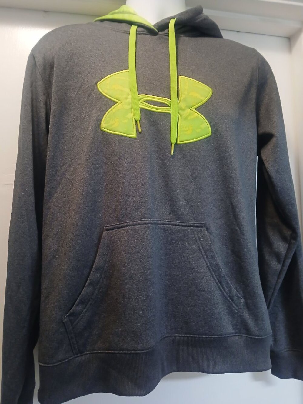 Under Armour Hoodie size: Large